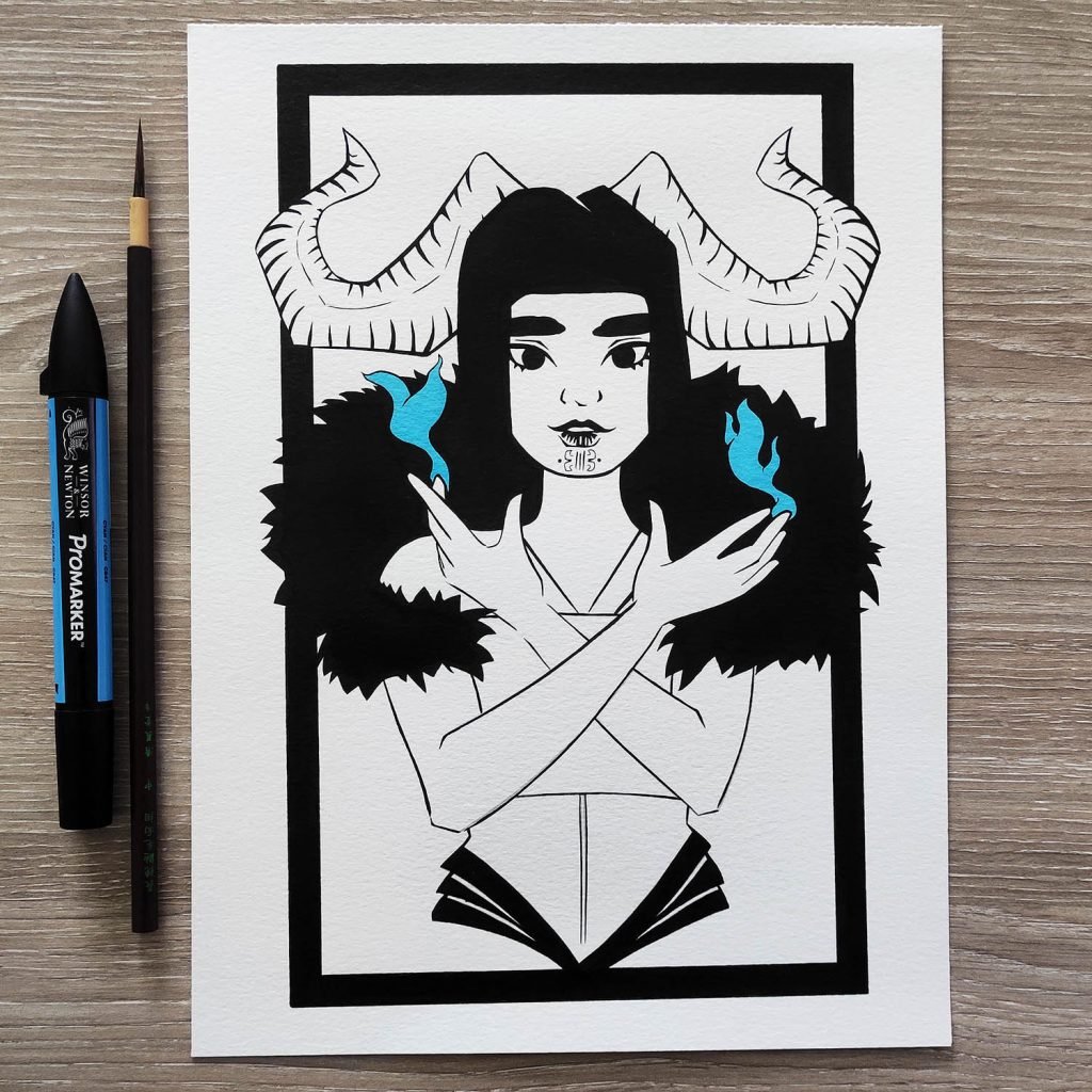 dessin en noir et blanc d'une magicienne à cornes qui invoque des flammes bleues